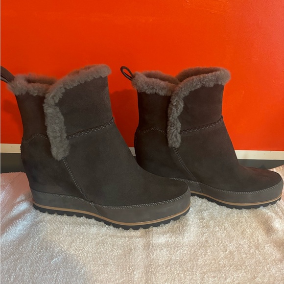 New Ugg Malvella wedge boots size 11 - Picture 2 of 9